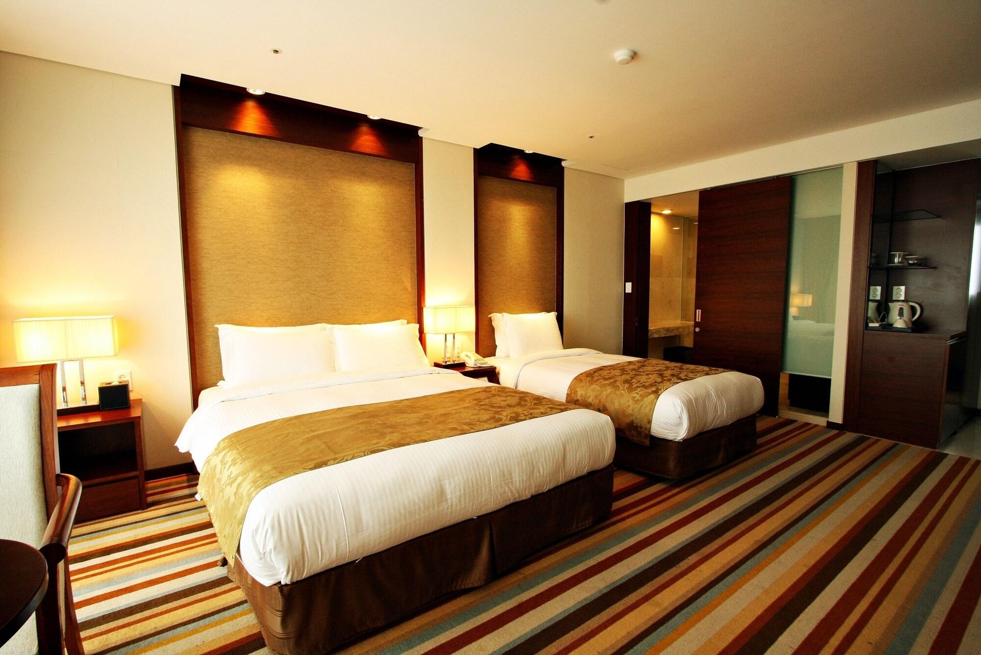 เจจูรอนโฮเต็ล Hotel เมืองเชจู ภายนอก รูปภาพ