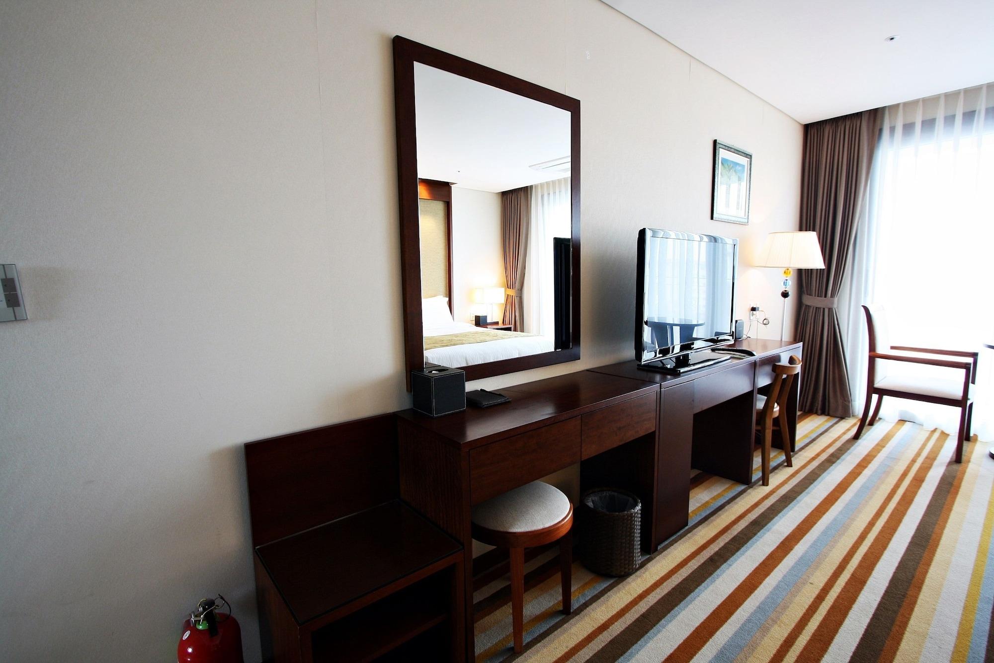 เจจูรอนโฮเต็ล Hotel เมืองเชจู ภายนอก รูปภาพ