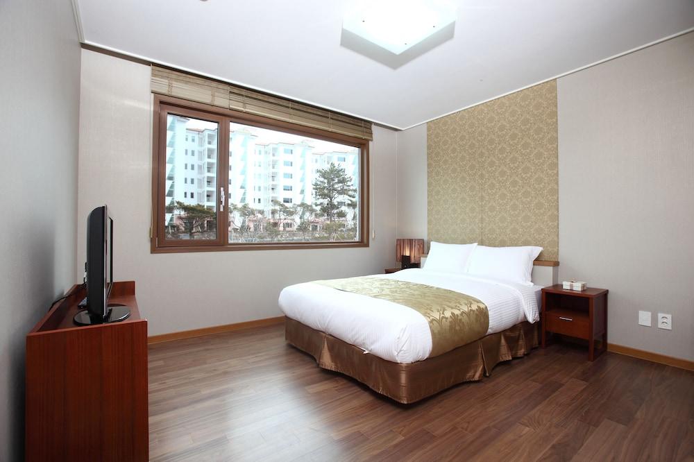 เจจูรอนโฮเต็ล Hotel เมืองเชจู ภายนอก รูปภาพ