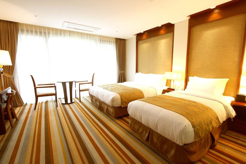เจจูรอนโฮเต็ล Hotel เมืองเชจู ภายนอก รูปภาพ