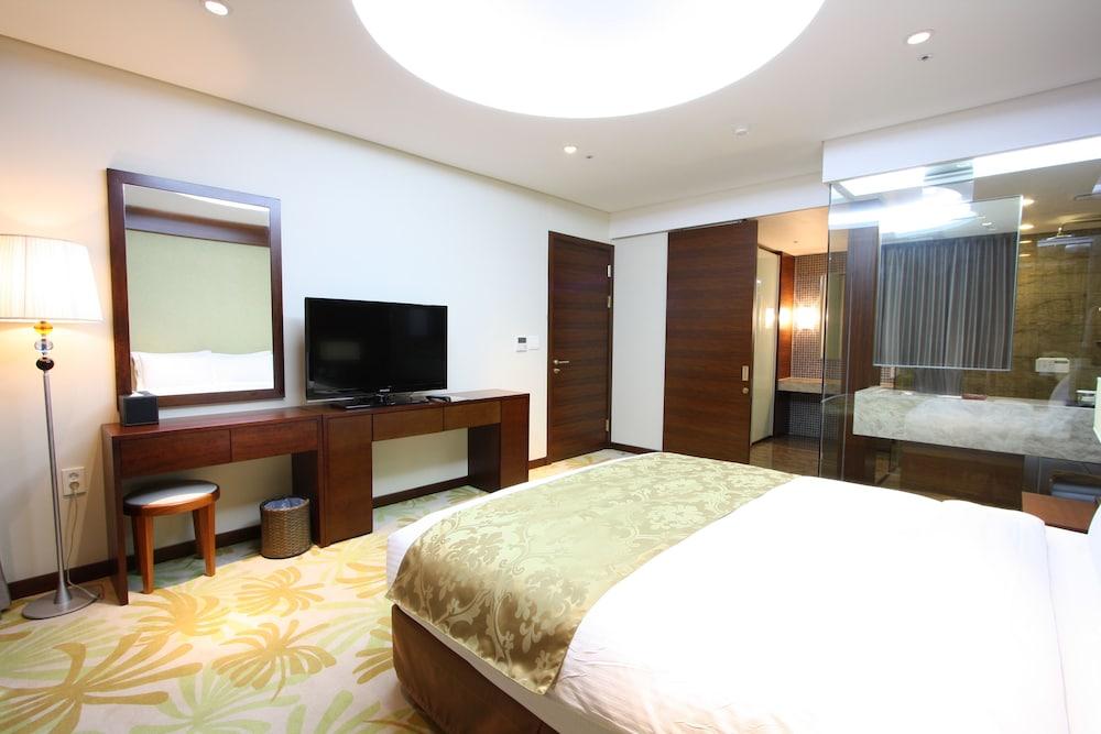 เจจูรอนโฮเต็ล Hotel เมืองเชจู ภายนอก รูปภาพ