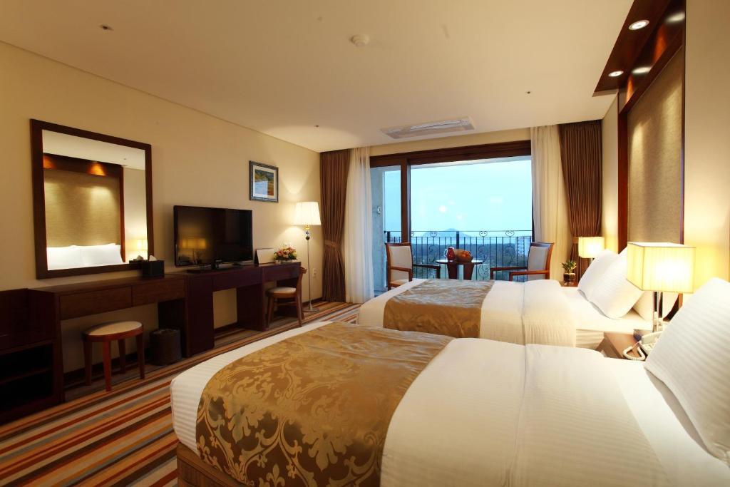 เจจูรอนโฮเต็ล Hotel เมืองเชจู ห้อง รูปภาพ