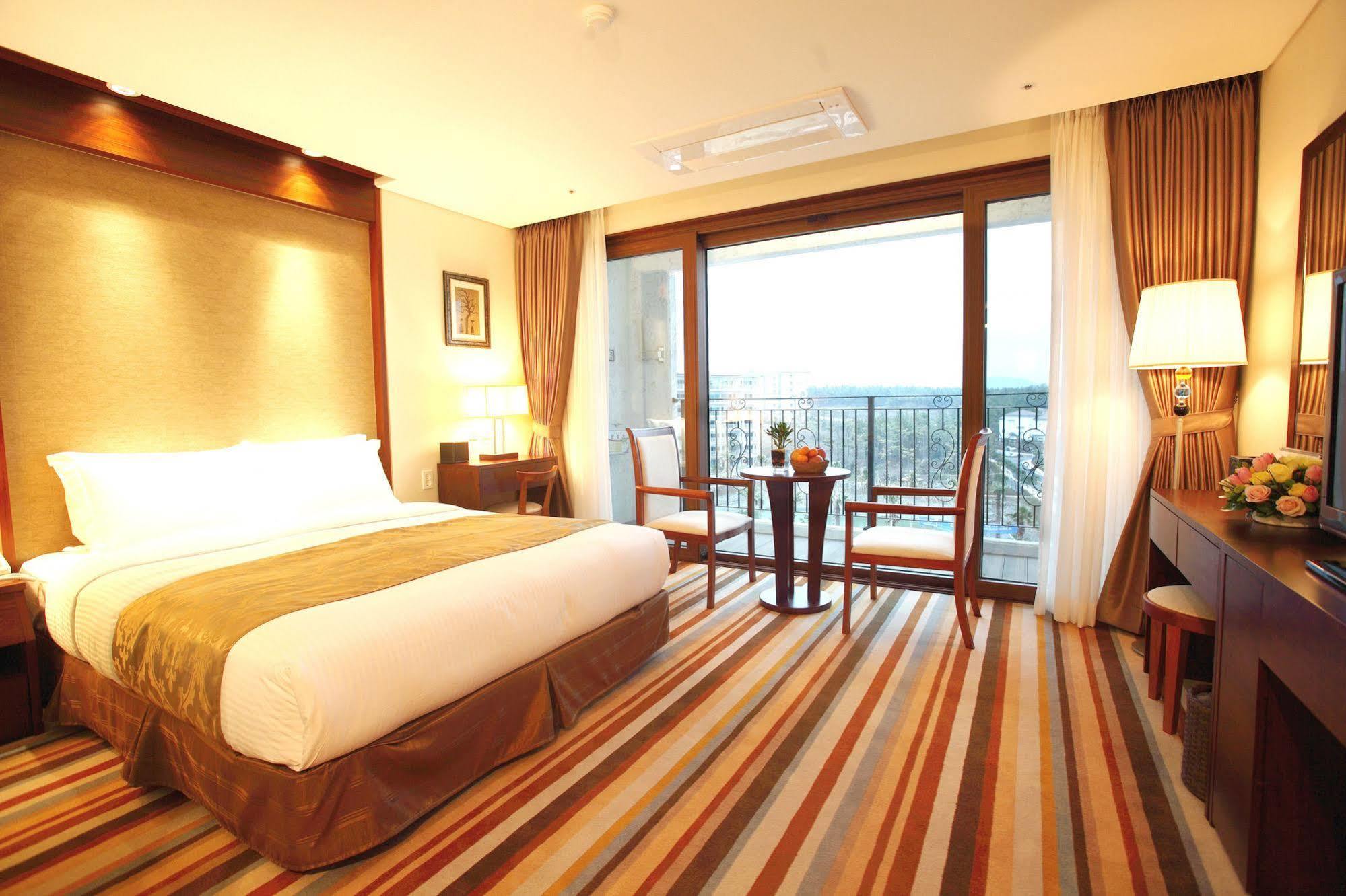 เจจูรอนโฮเต็ล Hotel เมืองเชจู ภายนอก รูปภาพ