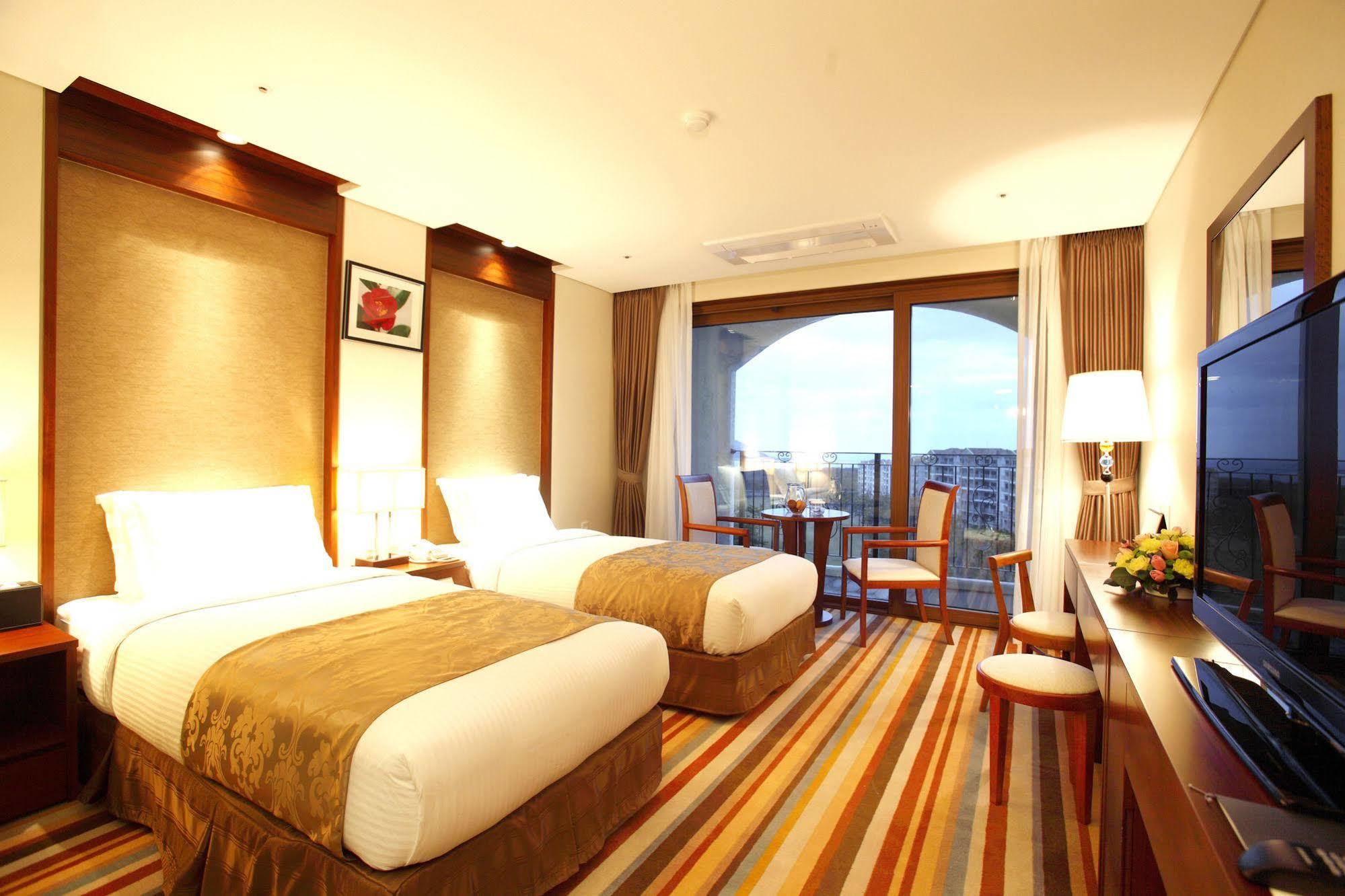 เจจูรอนโฮเต็ล Hotel เมืองเชจู ภายนอก รูปภาพ