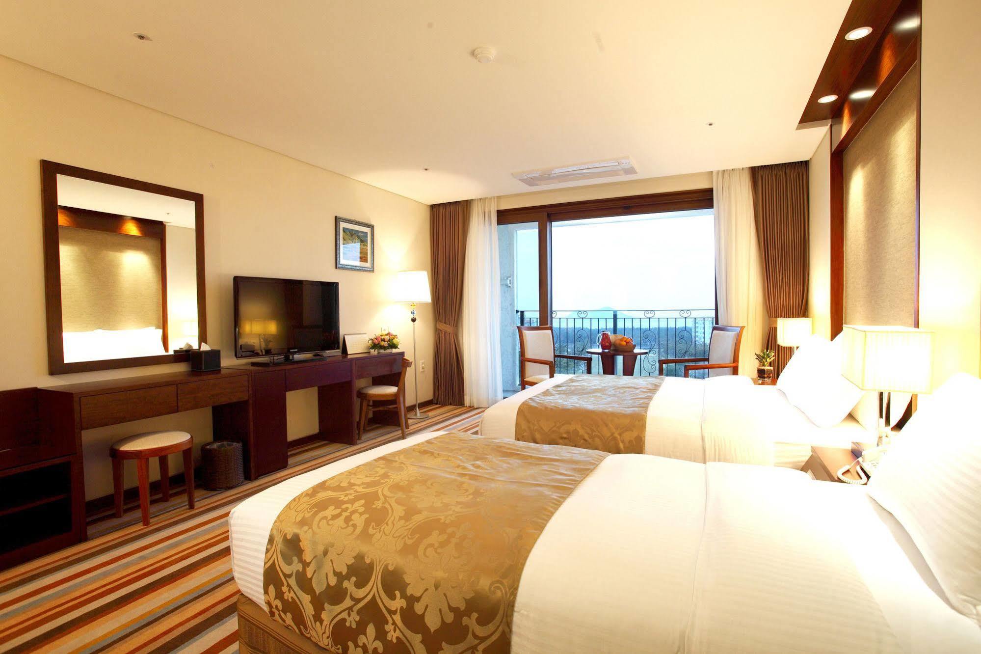 เจจูรอนโฮเต็ล Hotel เมืองเชจู ภายนอก รูปภาพ