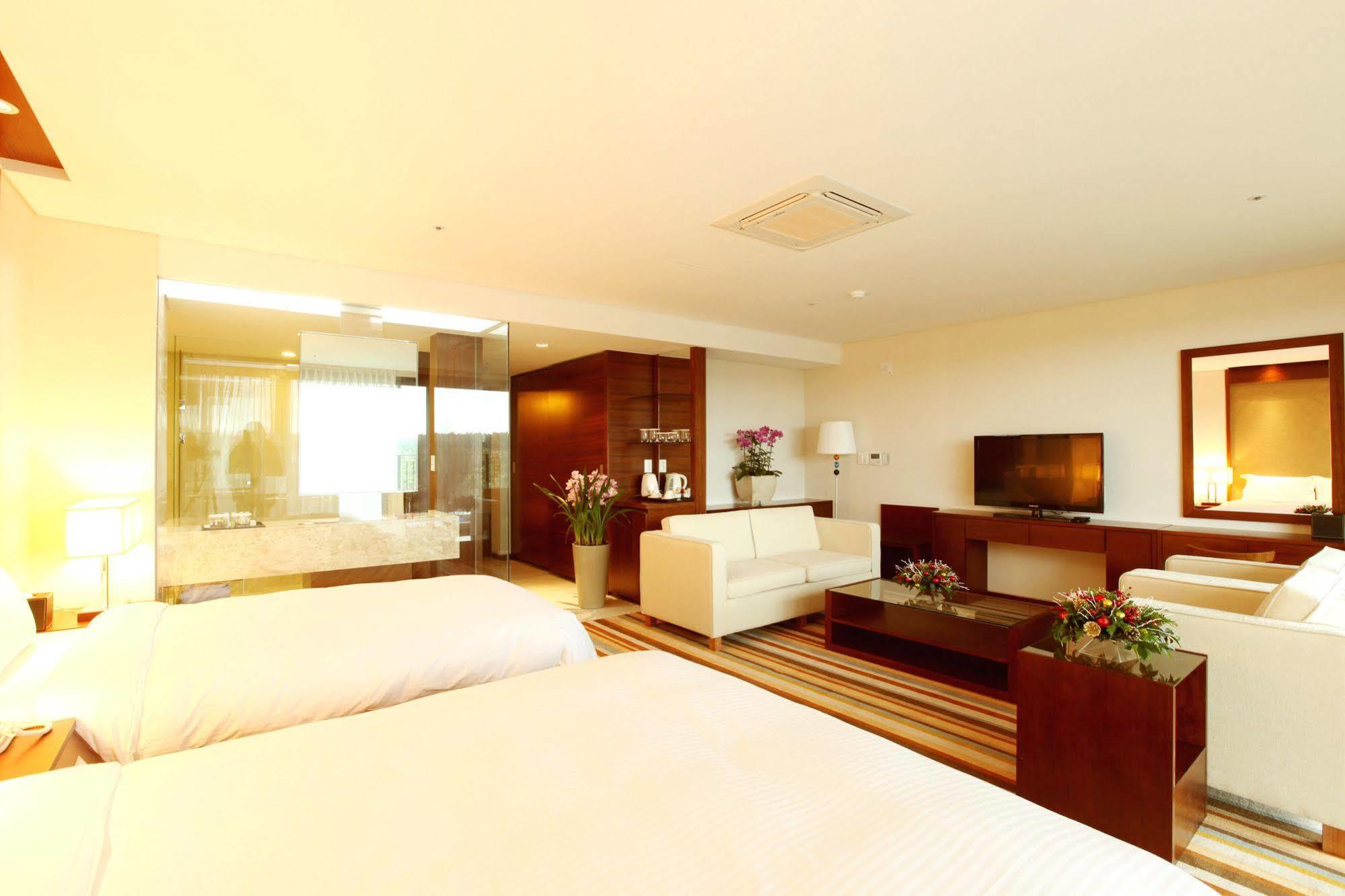 เจจูรอนโฮเต็ล Hotel เมืองเชจู ภายนอก รูปภาพ