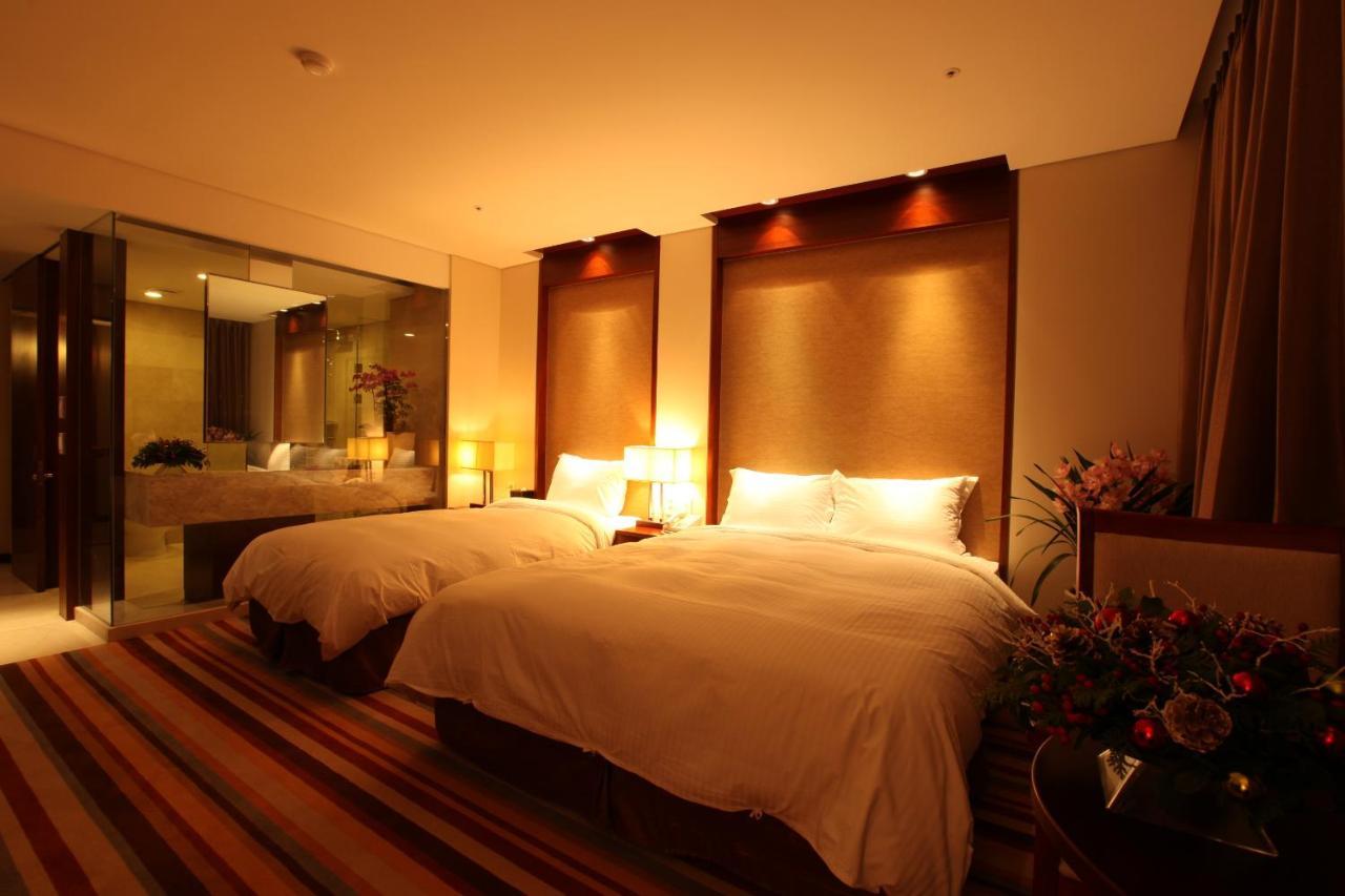 เจจูรอนโฮเต็ล Hotel เมืองเชจู ภายนอก รูปภาพ