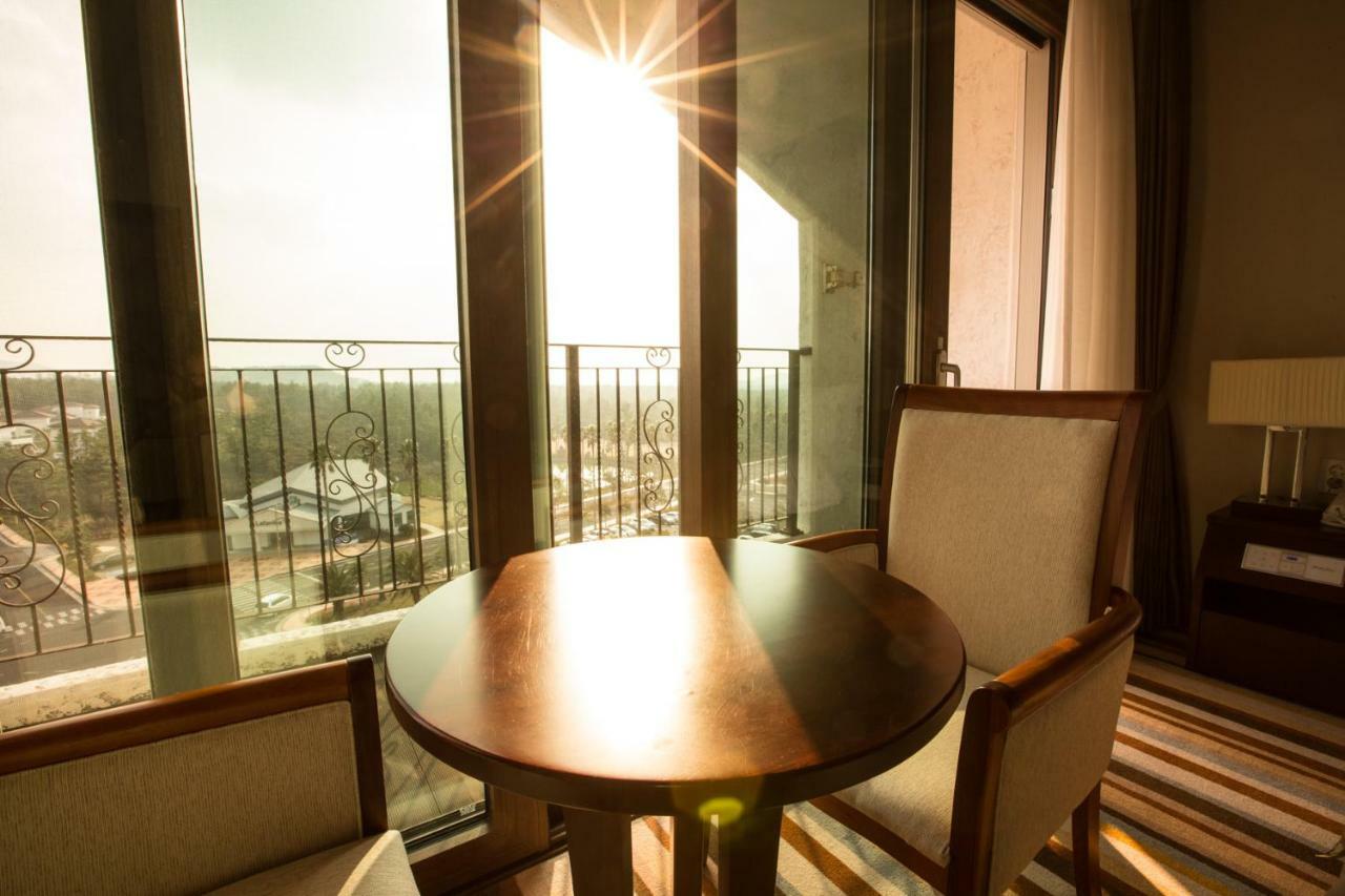 เจจูรอนโฮเต็ล Hotel เมืองเชจู ภายนอก รูปภาพ
