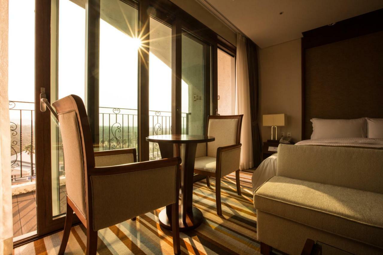 เจจูรอนโฮเต็ล Hotel เมืองเชจู ภายนอก รูปภาพ