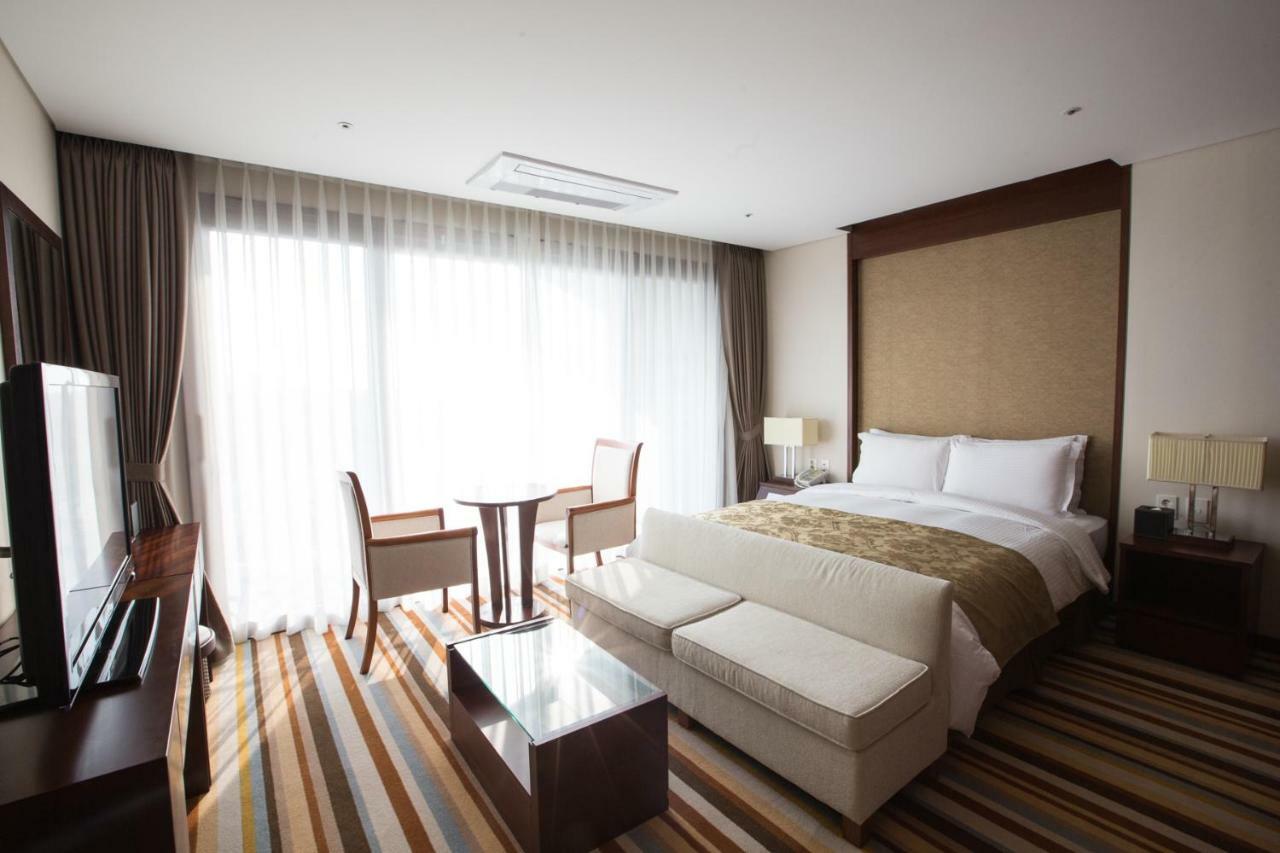 เจจูรอนโฮเต็ล Hotel เมืองเชจู ภายนอก รูปภาพ