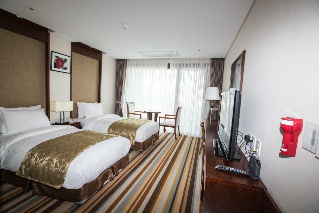 เจจูรอนโฮเต็ล Hotel เมืองเชจู ภายนอก รูปภาพ