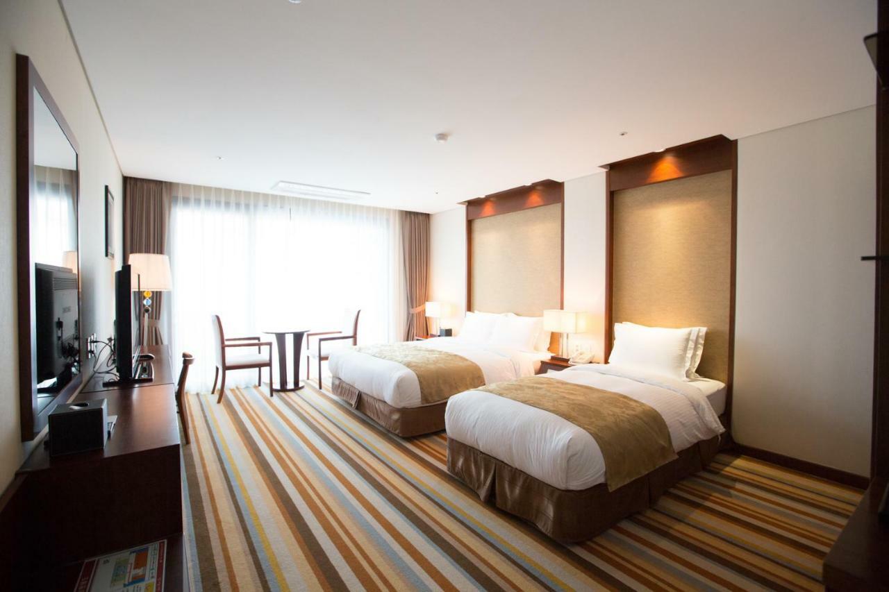 เจจูรอนโฮเต็ล Hotel เมืองเชจู ภายนอก รูปภาพ